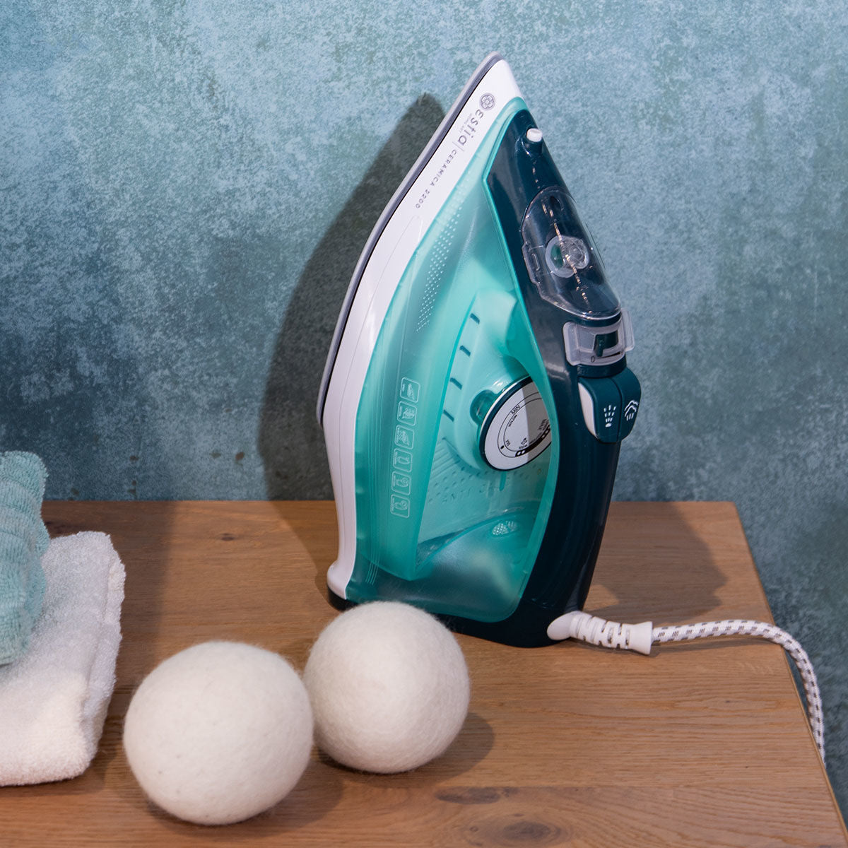 ESTIA STEAM IRON CERAMICA 2200w WITH CERAMIC PLATE