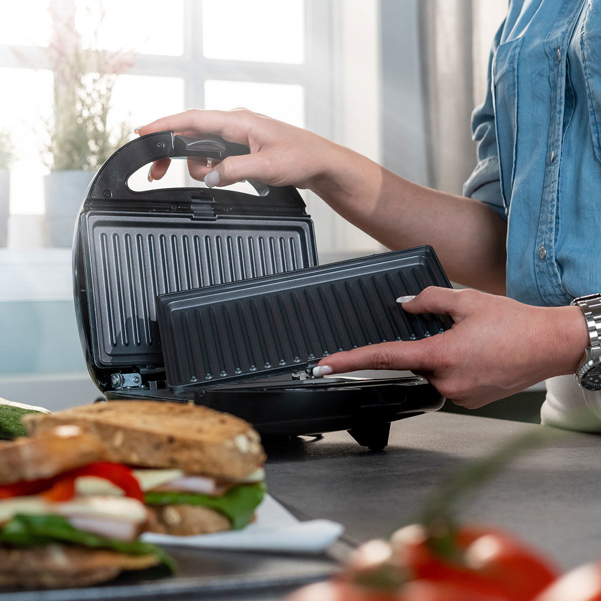ESTIA ΤΟΣΤΙΕΡΑ BLACK & INOX 2 ΘΕΣΕΩΝ 850w ΜΕ ΑΠΟΣΠΩΜΕΝΕΣ ΑΝΤΙΚΟΛΛΗΤΙΚΕΣ ΠΛΑΚΕΣ - Image 5